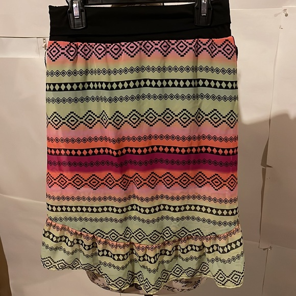 Faded Glory skirt I say it has an Aztec print on sale today - Picture 2 of 7